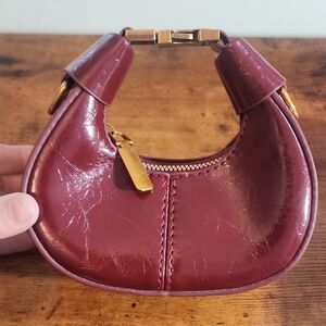 Women's crescent Shaped Crossbody Bag, Mini Clutch Purse, Vintage, Elegant Metal